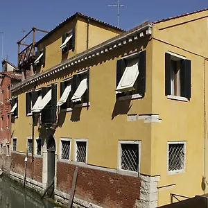 Al Palazzetto 2*, Venezia Italia